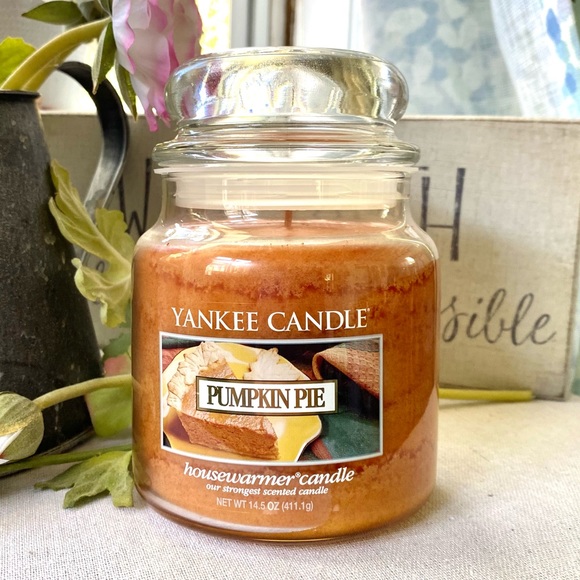 Classic YANKEE CANDLE Pumpkin Pie 14.5 Oz.